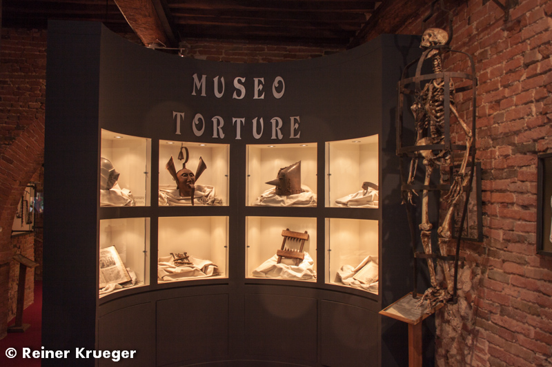 Toskana-153.jpg - Montepulciano - Museo Torture - jeder Ort hat eines ....